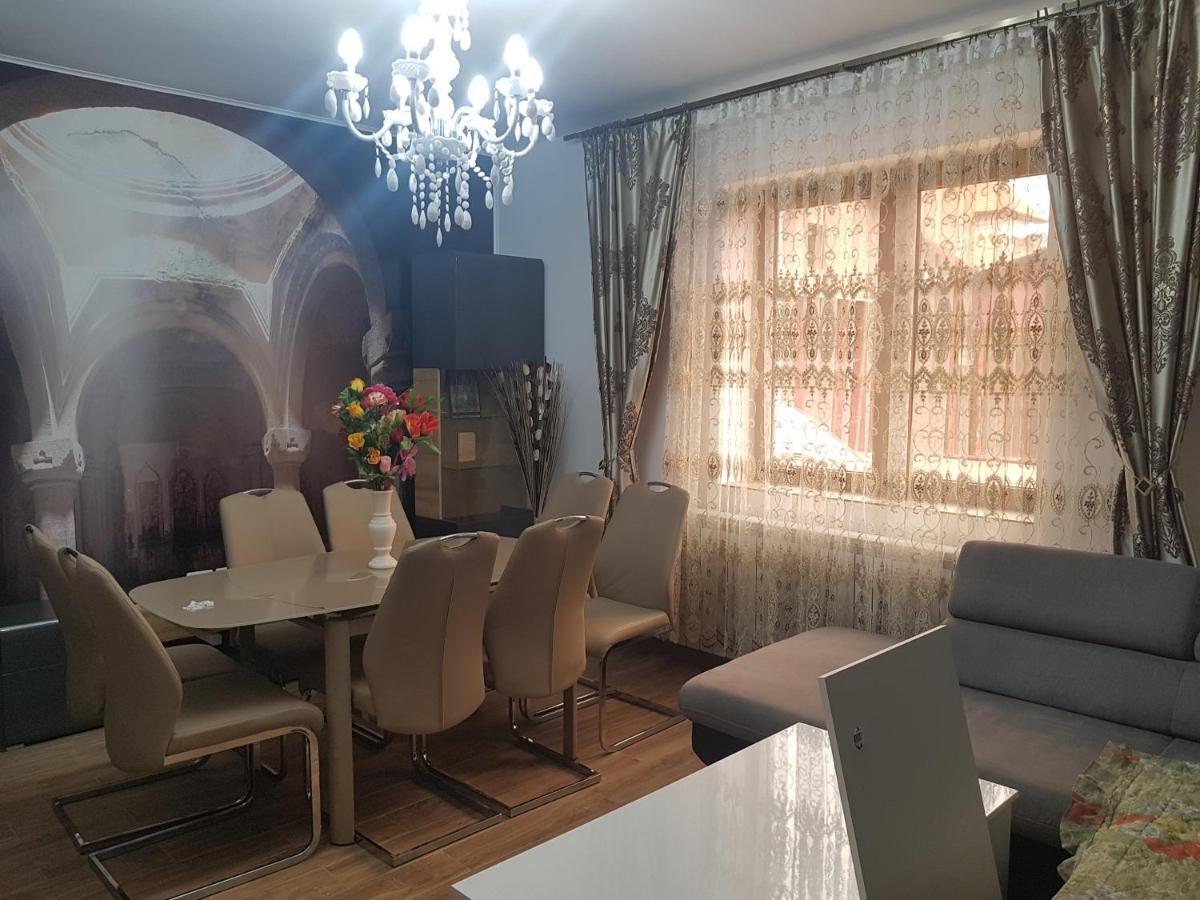 Отель Casa Cojanu Петрошани Экстерьер фото